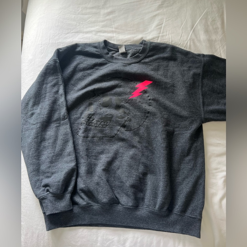 Graphic crew neck!